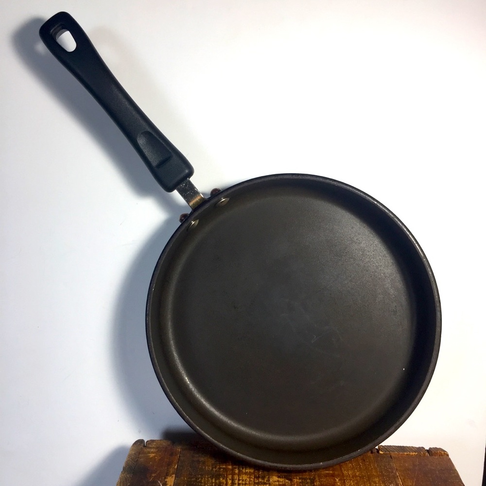 Analon anodized nonstick pan 2 quart skillet